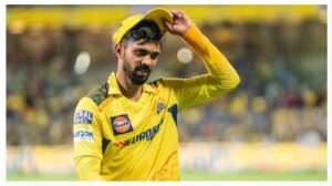 २१० धावांचा डोंगर उभारला तरी एकतर्फी पराभव.